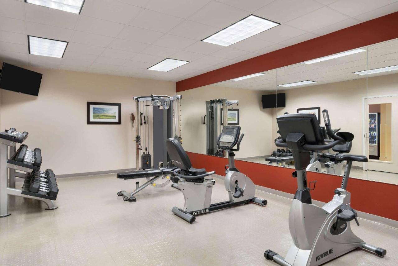 Bakken Airport Xwa Hotel & Studios Уилистън Екстериор снимка
