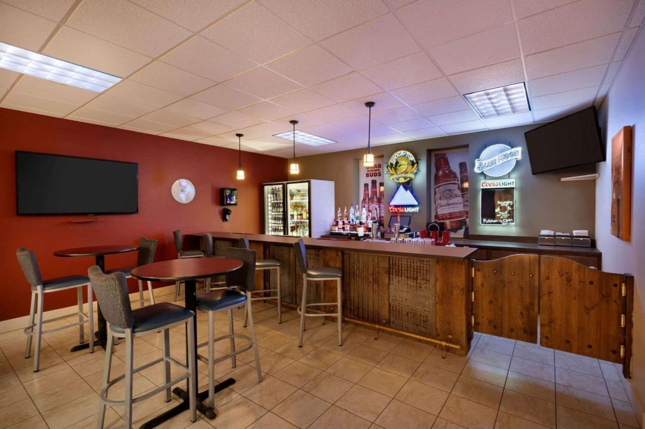 Bakken Airport Xwa Hotel & Studios Уилистън Екстериор снимка