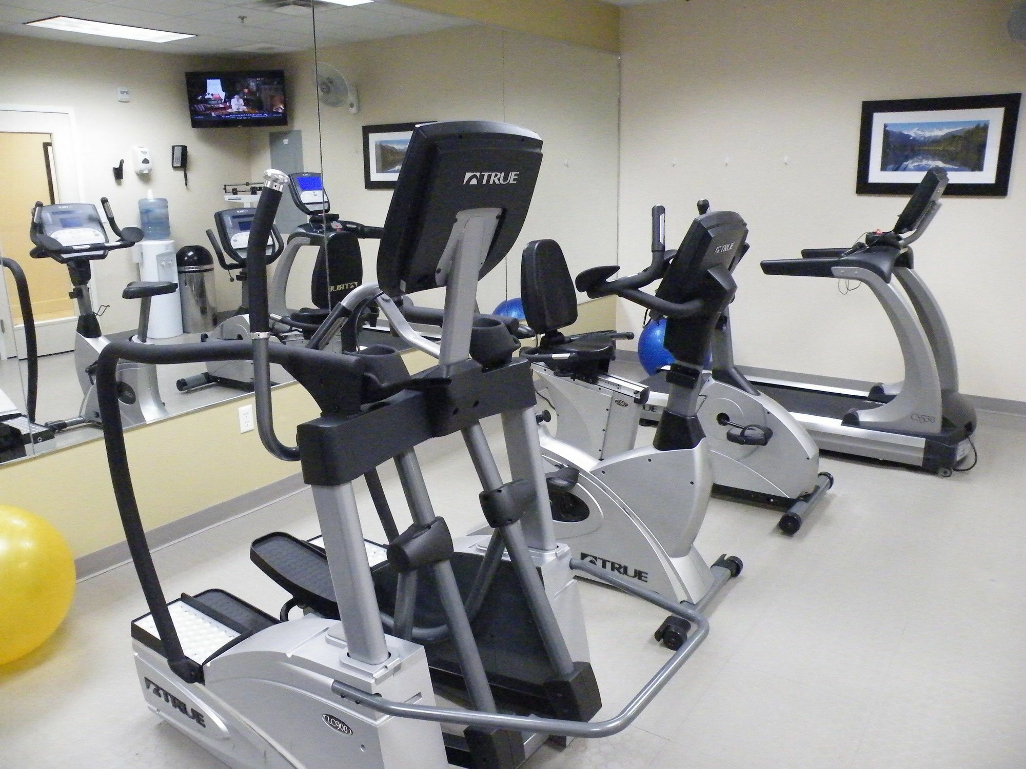 Bakken Airport Xwa Hotel & Studios Уилистън Екстериор снимка